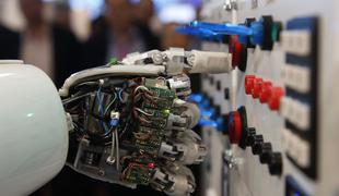 "Umetna inteligenca niso roboti, ki bodo zavladali človeštvu"