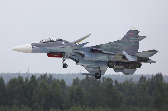 Ukrajinska vojska je s pomorskima dronoma sestrelila dva ruska vojaška lovca Su-30. | Foto: Guliverimage