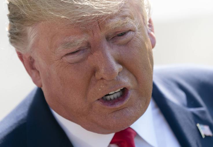 Trump je opozoril, da mu je potrpljenje glede Irana pošlo. Islamsko republiko je spet pozval k brezpogojni predaji, ki pa jo v Teheranu zavračajo. Po njegovih besedah je Iran že sporočil, da si želi pogajanj. Zatrdil je, da so v Teheranu celo predlagali, da bi pogajanja o iranskem jedrskem programu potekala v Beli hiši. | Foto: Guliverimage