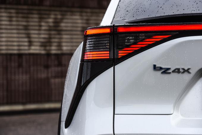 Kratica bZ predstavlja Toyotin slogan “beyond zero”, številka velikost avtomobila, črka X pa zasnovo športnega terenca. | Foto: Gašper Pirman