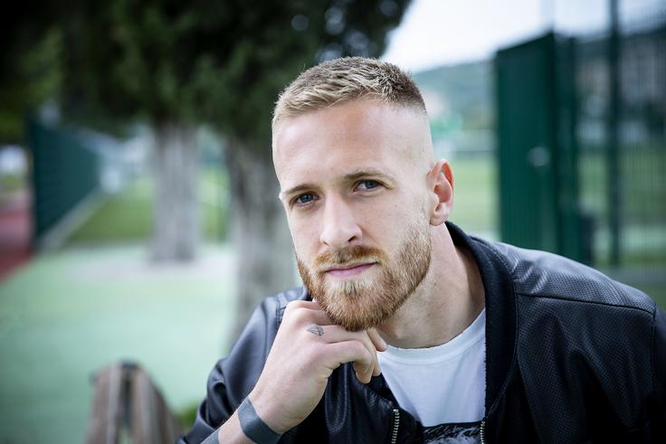 Prihaja iz koprskega dela Prisoj. Že od mladosti je tako lahko z doma pogledoval proti Bonifiki, od katere ga loči le pet minut hoje. | Foto: Ana Kovač