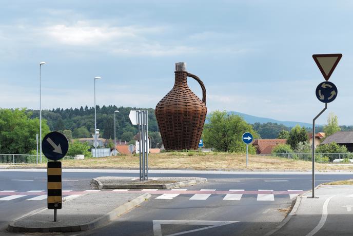 Slovenska krožišča: pletenka, motor, harmonika in kopito #foto