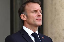 Macron za ustavitev dobave orožja Izraelu