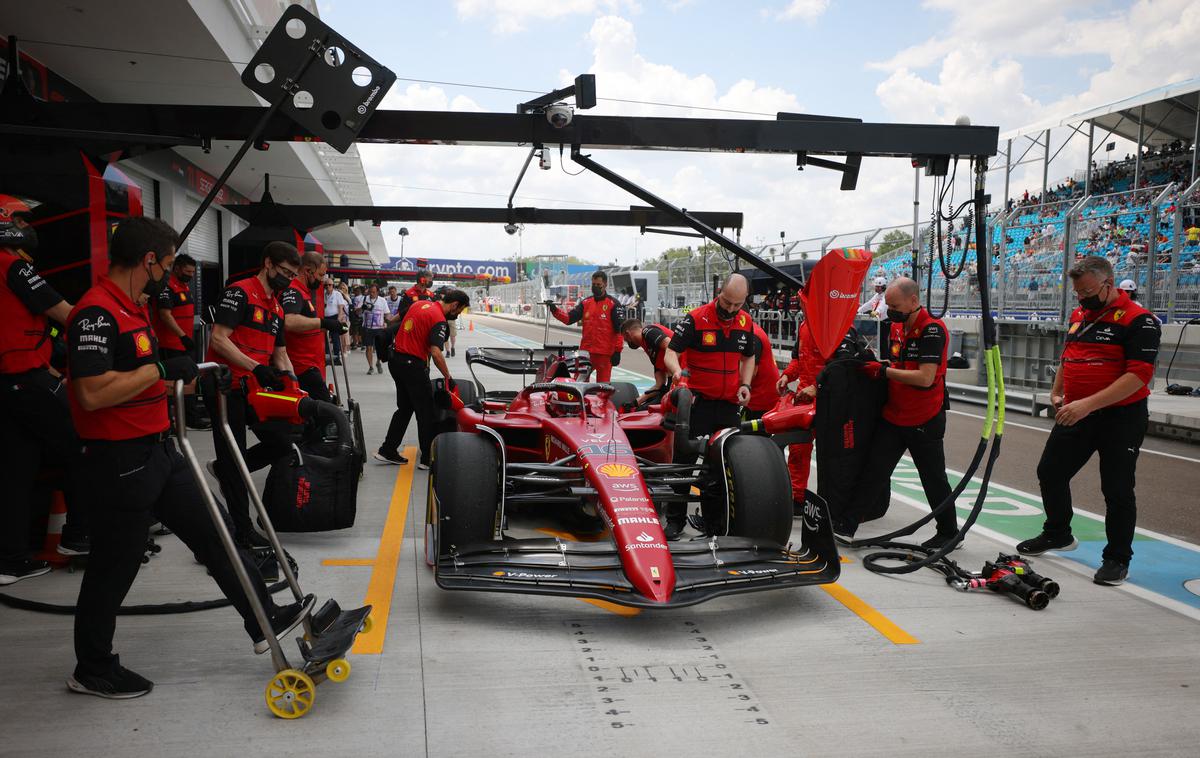 Miami Leclerc Ferrari | Charles Leclerc je to sezono ob petkih običajno najhitrejši. | Foto Reuters