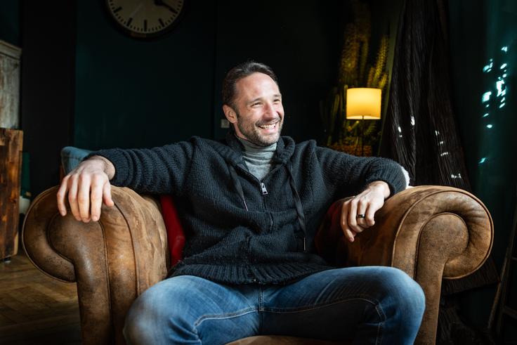 Diplomiral je na American Academy of Dramatic Arts v New Yorku. | Foto: Gaja Hanuna