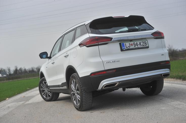 Atlas pro je dolg 4,5 metra, oblikovan pa je bolj evropsko kot azijsko. | Foto: Gregor Pavšič