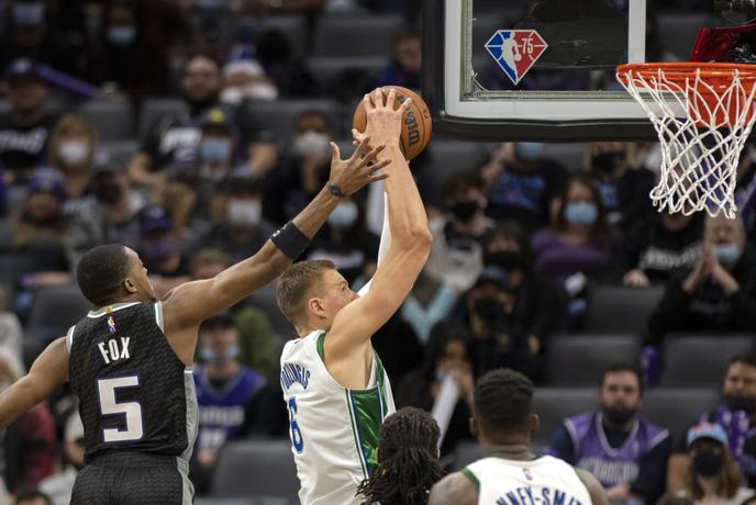 Dallas brez Dončića zmagovito, James pokazal pravi obraz #video