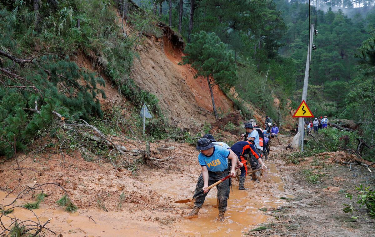 tajfun Filipini | Filipine vsako leto zajame v povprečju 20 ciklonov. Eden najmočnejših v sodobni zgodovini je bil tajfun Haiyan, v katerem je novembra 2013 umrlo več kot 6300 ljudi, več kot štiri milijone pa jih je ostalo brez strehe nad glavo. | Foto Reuters