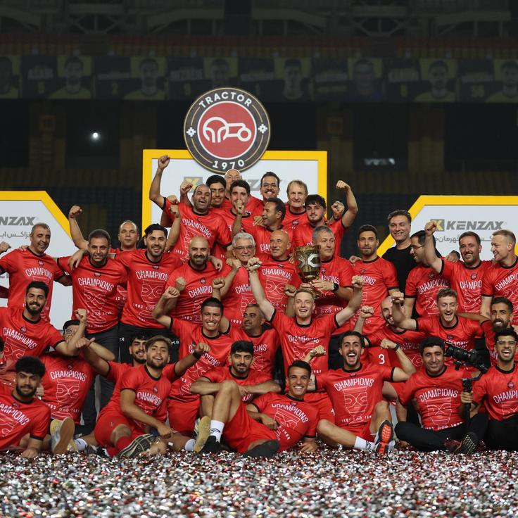 Iranski prvak Tractor se bo v osmini finala azijske lige prvakov pomeril s Shabab Al-Ahlijem iz Dubaja. Ravno z mestom, kjer v teh dneh odmevajo sirene zaradi napadov Irana. Trener Al-Ahlija je Portugalec Paulo Sousa, zanj pa igra tudi Srb Nemanja Maksimović, pred leti nogometaš Domžal. Prva tekma v Dubaju je prestavljena. | Foto: Osebni arhiv