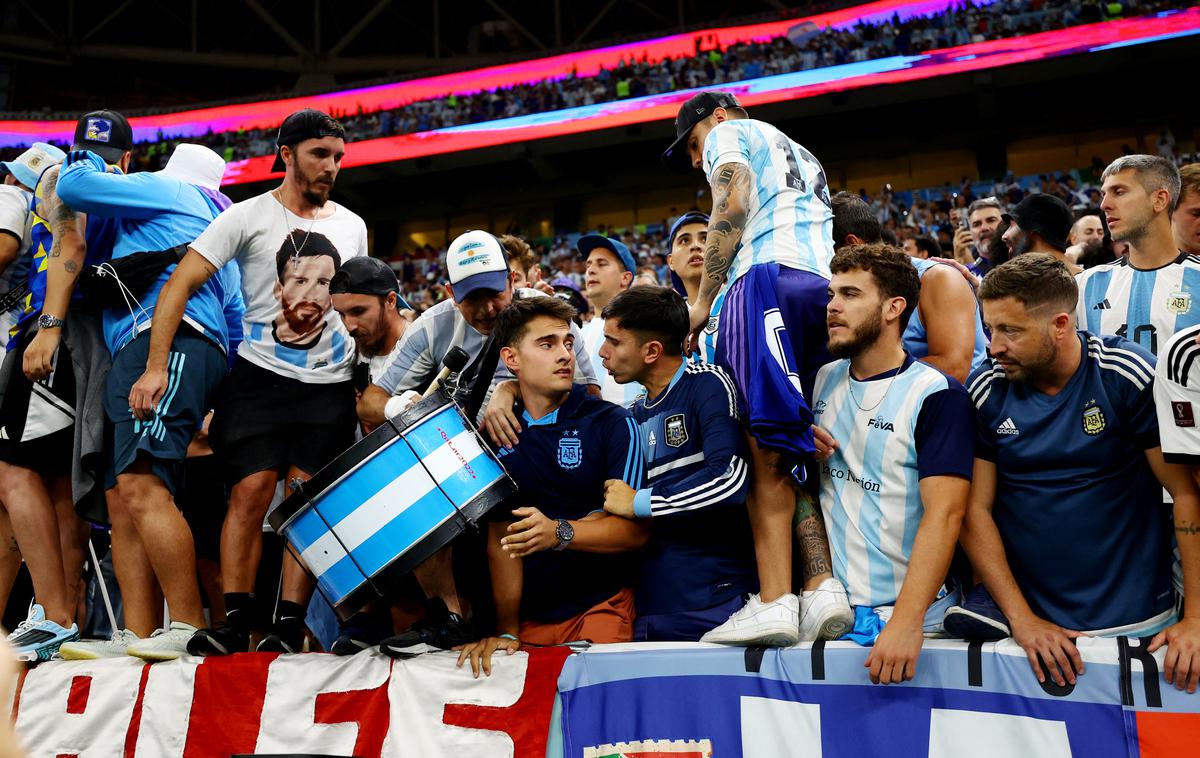 Argentina navijači | Današnji polfinalni spopad bo v živo na stadionu Lusail spremljalo okrog 40 tisoč navijačev Argentine. | Foto Reuters