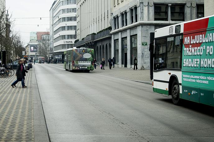 Slovenska cesta, promet, pešci, Ljubljana | Na Slovenski cesti skupaj sobivajo pešci, kolesarji in avtobusi. A tudi tu veljajo enaka prometna pravila kot na drugih cestah. | Foto Ana Kovač