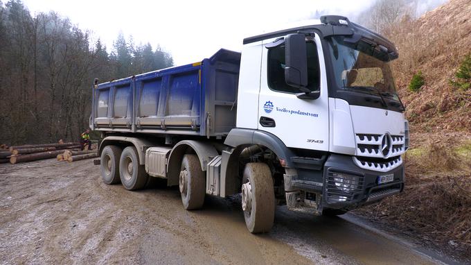 Štiriosni tovornjak je v pol leta prevozil okrog sto tisoč ton materiala. | Foto: Gregor Pavšič