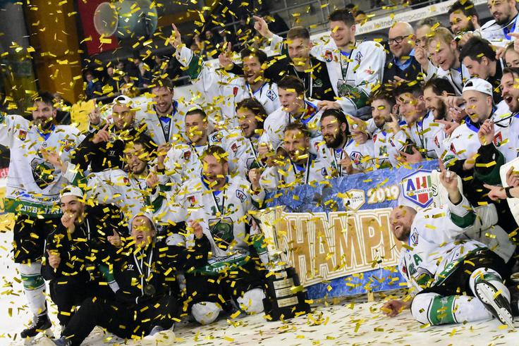 Prvaka zadnje alpske sezone nismo dočakali, kot zadnji so bili prvaki člani Olimpije. | Foto: HK SŽ Olimpija