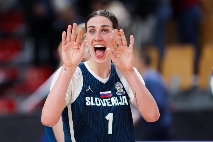 slovenska ženska košarkarska reprezentanca : Estonija | Foto: Filip Barbalić