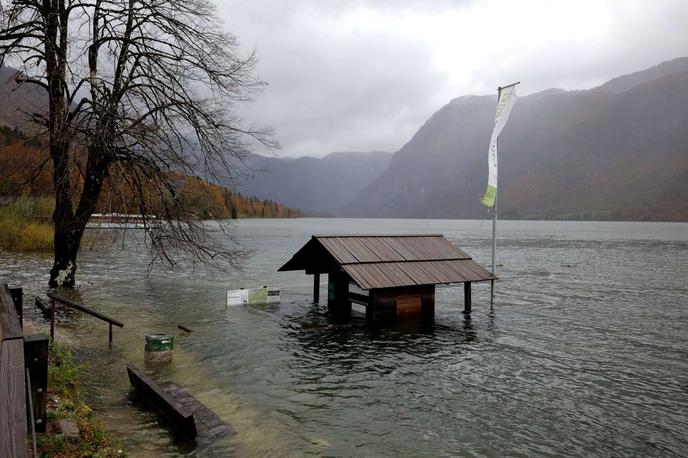 Poplave, Slovenija, reke, Ribčev Laz | Tudi dežurna meteorologinja na Arsu je za Radio Slovenija zjutraj povedala, da je noč minila mirno in da se najhujši scenariji niso uresničili. | Foto STA
