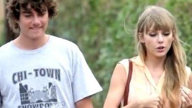Taylor Swift obsedena z družino Kennedy?