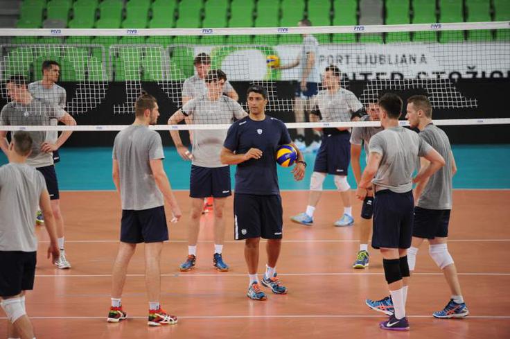 "Katar ima na čelu reprezentance vrhunskega trenerja, v njihovi ekipi pa igra nekaj kakovostnih tujih odbojkarjev," je pred tekmo s Katarjem povedal slovenski selektor Andrea Giani. | Foto: 