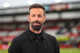 Van Nistelrooy odstopil krog pred koncem prvenstva