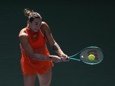 Sabalenka suvereno v osmino finala, Pegula šele po preobratu