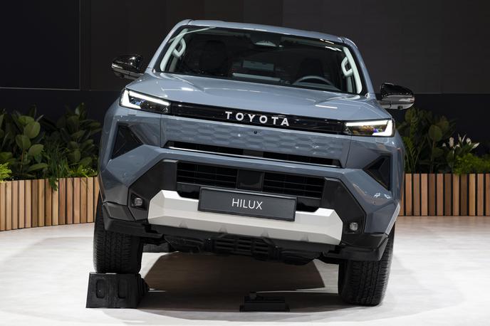 Toyota hilux | Električni hilux na ceste prihaja letos, z nekaj meseci zamude sledi še blagohibridna različica. | Foto Toyota