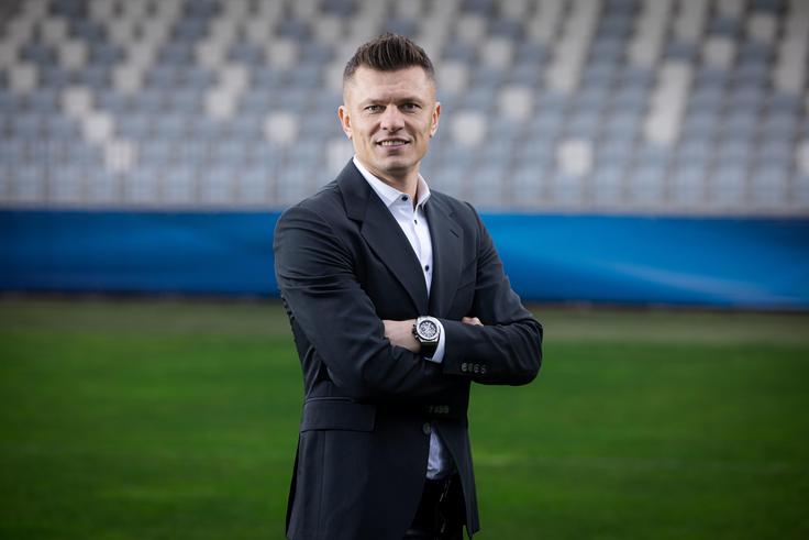 Čeprav je že vstopil v peto desetletje, se ni kaj dosti postaral. V Nemčiji se ukvarja s številnimi posli in zelo ceni čas. | Foto: Osebni arhiv