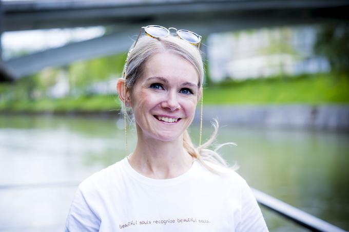 Andreja Počkaj ustvarja podkast Ta nori svet, kjer s sogovorniki razglablja o potovanjih.  | Foto: Ana Kovač