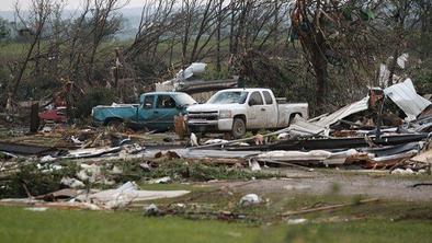Smrtonosni tornadi uničevali domove in ruvali drevesa (FOTO in VIDEO)