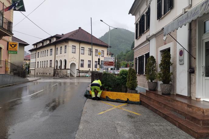 Neurje Cerkno | V ponedeljek so v času neurja v občini aktivirali gasilsko zvezo in več prostovoljnih gasilskih društev. | Foto STA