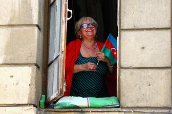 Eksperiment, ki ga grejeta denar in ljubezen