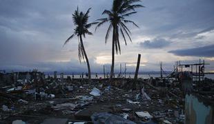 Nova bilanca žrtev tajfuna na Filipinih; pomoč prispela do dveh milijonov ljudi