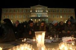 V Atenah ponoči novi napadi protestnikov