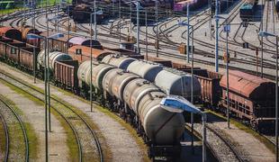 Avstrijci v tovornem vlaku iz Slovenije odkrili 11 migrantov