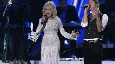 Legendarni Dolly Parton hoteli postaviti spomenik, a ga je zavrnila