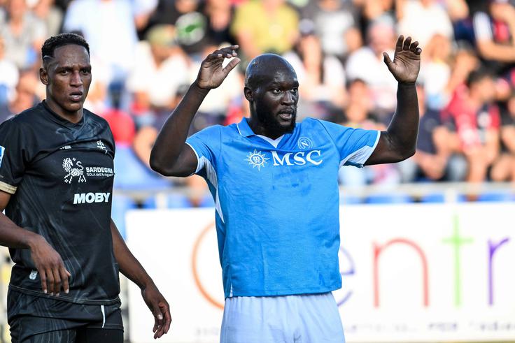 Prvi napadalec italijanskega prvaka Napolija Romelu Lukaku bo moral zaradi poškodbe mečne mišice počivati vsaj do novembra. | Foto: Guliverimage