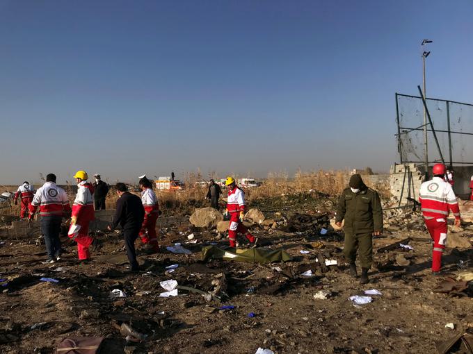 Prizorišče strmoglavljenja po nesreči ukrajinskega boeinga 737-800 | Foto: Reuters