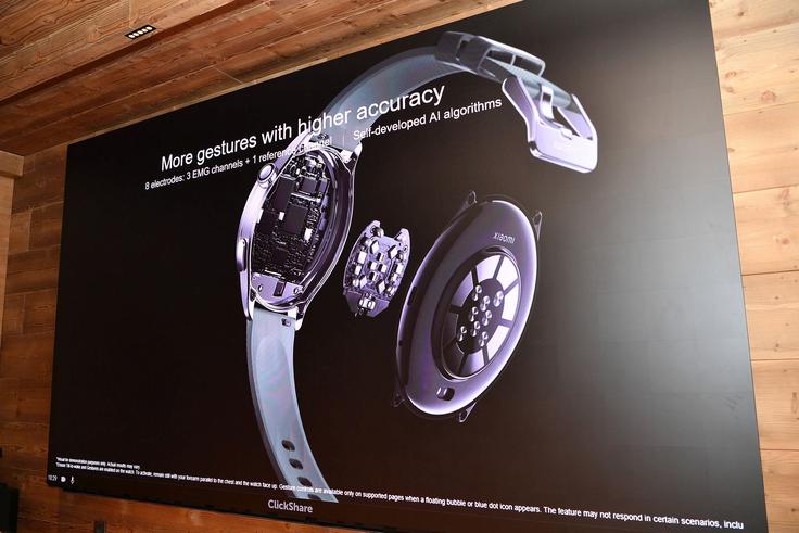 S številnimi senzorji in novimi načini upravljanja, ki niso več odvisni od zaslonov na dotik (npr. upravljanje z gibi, ki jih naprava prepozna), postajajo pametne ure uporabniško vedno prijaznejše in vedno večja zakladnica indikativnih podatkov o telesni dejavnosti in zdravju.  | Foto: Peter Irman