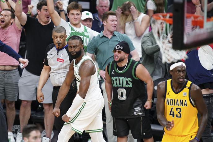 Boston Celtics Jaylen Brown | Jaylen Brown je zadel trojko za izenačenje. | Foto Reuters