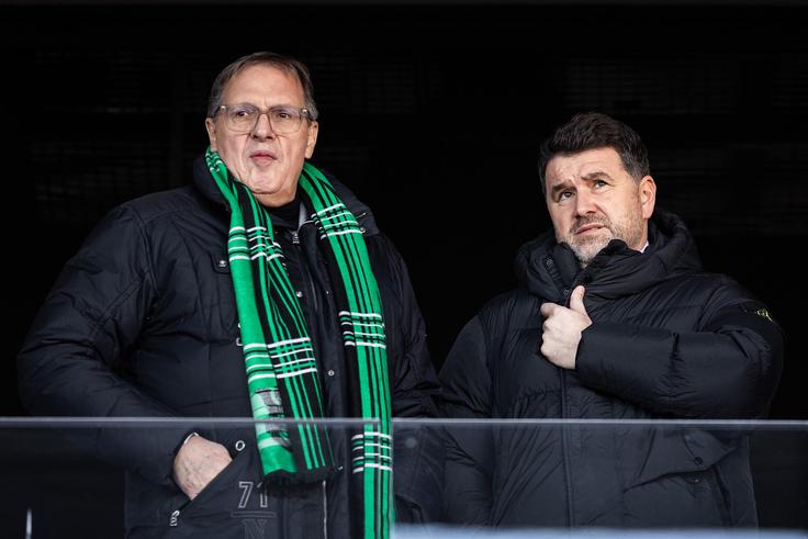 Derbi v Ljudskem vrtu sta v živo spremljala tudi predsednik in direktor Olimpije, Adam Delius in Igor Barišić. | Foto: Jure Banfi