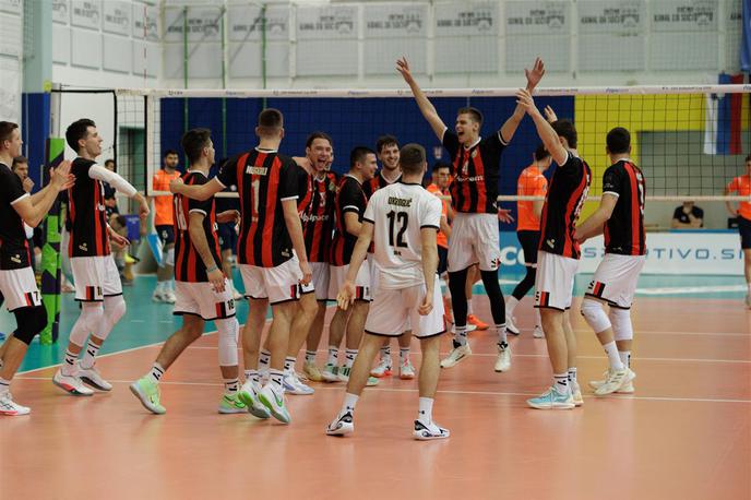 Alpacem Kanal | Kanalci so po uvodnem porazu (2:3) na povratni tekmi zmagali s 3:1 in napredovali v naslednji krog tekmovanja. | Foto CEV