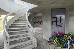 Oskrunili spomenik v Dražgošah: "To nas ni presenetilo"