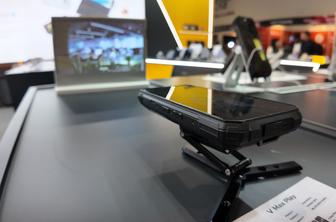 Doogee, telefon z vgrajenim projektorjem