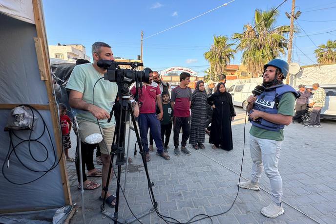 Gaza | Izrael tujim medijem od začetka vojne, ki je izbruhnila po napadu Hamasa na Izrael 7. oktobra lani, prepoveduje vstop na območje Gaze.  | Foto Reuters