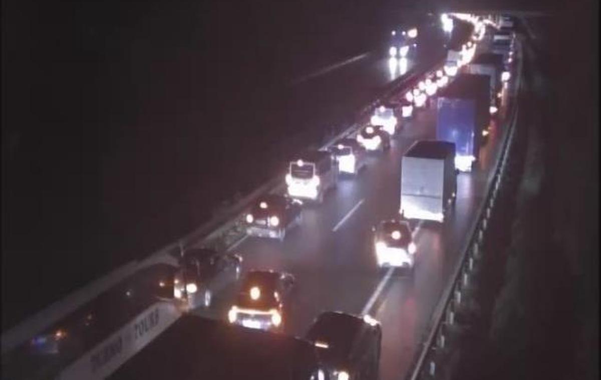 Prometna nesreča, zaprta primorska avtocesta | Promet je po primorski avtocesti stekel ob 23.22. Fotografija je simbolična. | Foto promet.si