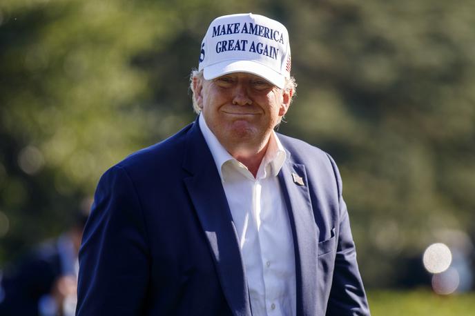 Donald Trump | Čeprav je Trump aprila za 90 dni zamrznil napovedane 39-odstotne dodatne carine na uvoz blaga iz EU, pa še vedno veljajo 25-odstotne dodatne ameriške carine na uvoz jekla in aluminija ter avtomobilov in avtomobilskih delov in desetodstotne splošne dodatne carine na uvoz večine preostalega blaga. | Foto Guliverimage