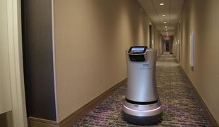 Med pandemijo so sobno strežbo prepustili robotom #video