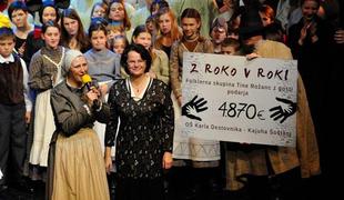 Folklorniki za poplavljeno šolo zbrali več kot pet tisočakov