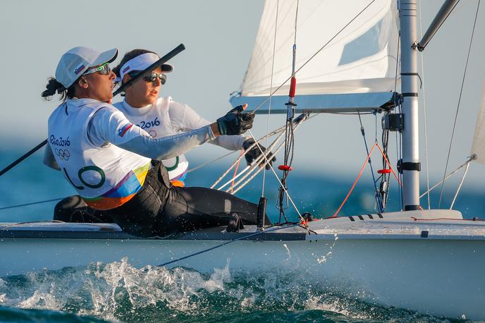 Tina Mrak Veronika Macarol | Najboljši slovenski jadralki sta lani na evropskem prvenstvu v Bougasu osvojili zlato. | Foto Stanko Gruden, STA