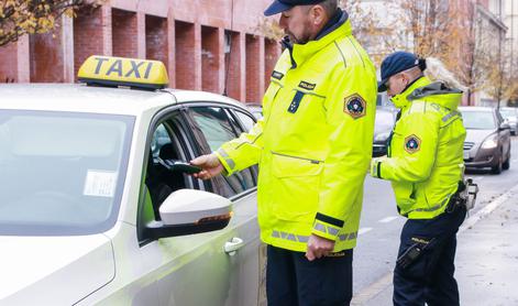 Naj v prazničnih dneh svetijo lučke, ne luči intervencijskih vozil!