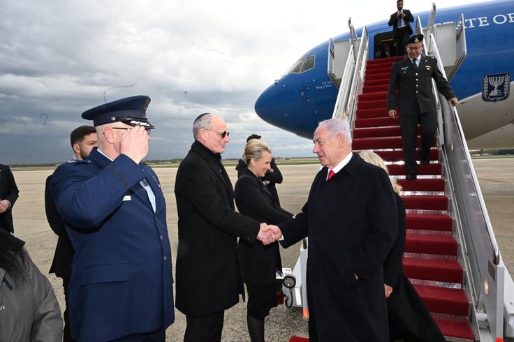 Netanjahu je že prispel v Washington.  | Foto: Reuters