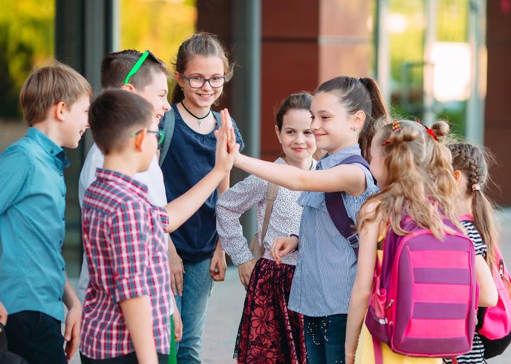 V šoli otrok stke pomembna prijateljstva, ki lahko trajajo vse življenje. | Foto: Shutterstock